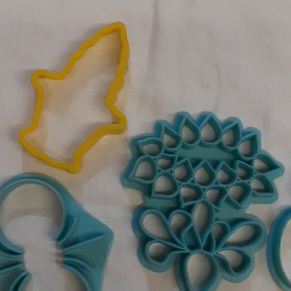 Wedding cake fondant cutters 1972, 10 Piece Lot Vintage Wilton - Picture 6 of 6